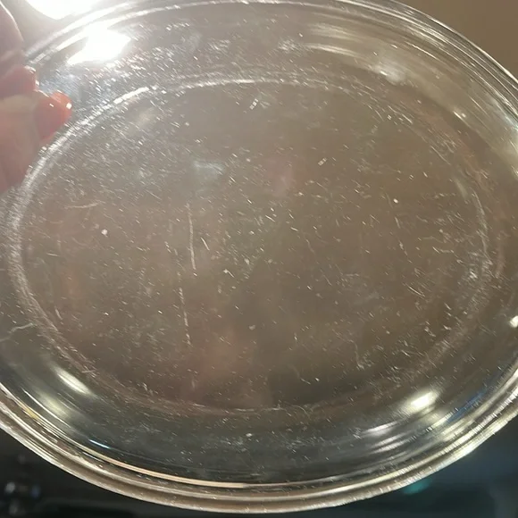 Pyrex Golden Acorn Casserole Dish and Lid - Picture 9 of 11